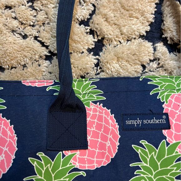 Simply Southern large beach/travel bag- navy and pink pineapple EUC - Picture 13 of 14